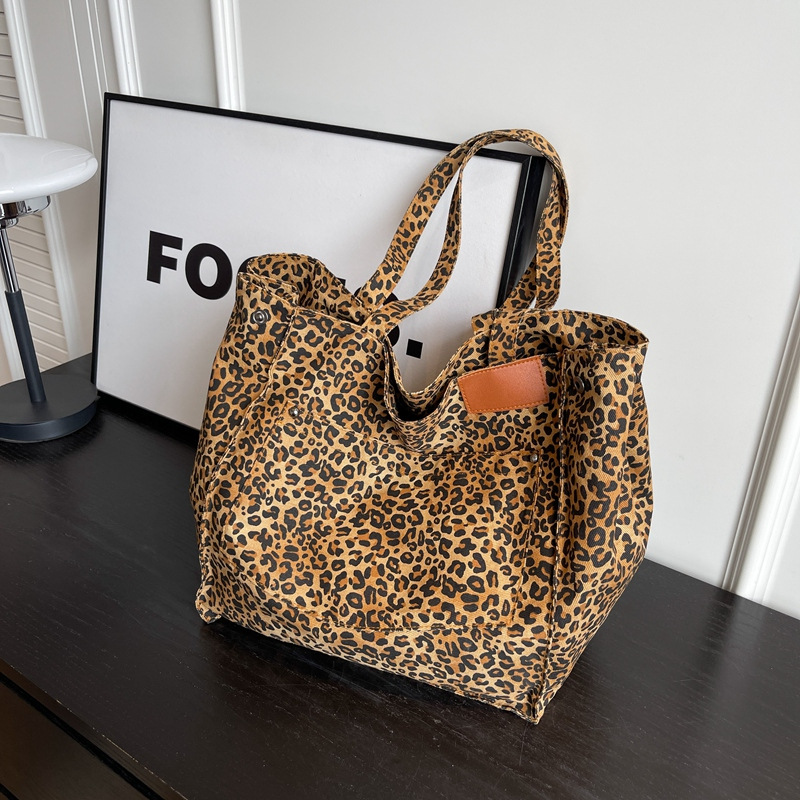 Sac fourre-tout à motif léopar - Vintage Fashion Patterns avis et prix
